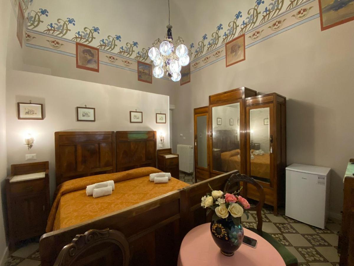 Antico Palazzo Spinola Bed and Breakfast Gallipoli Buitenkant foto